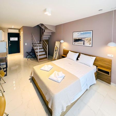 Sithonian Sunset Luxury - Nikiti Cozy Getaways Aparthotel Bagian luar foto