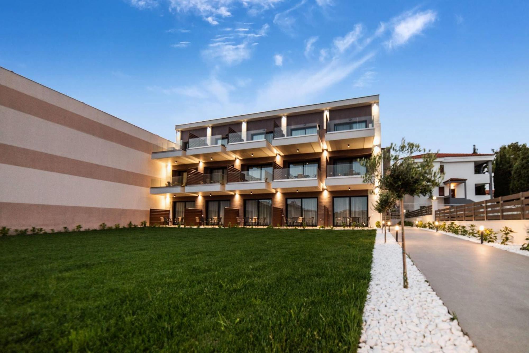 Sithonian Sunset Luxury - Nikiti Cozy Getaways Aparthotel Bagian luar foto